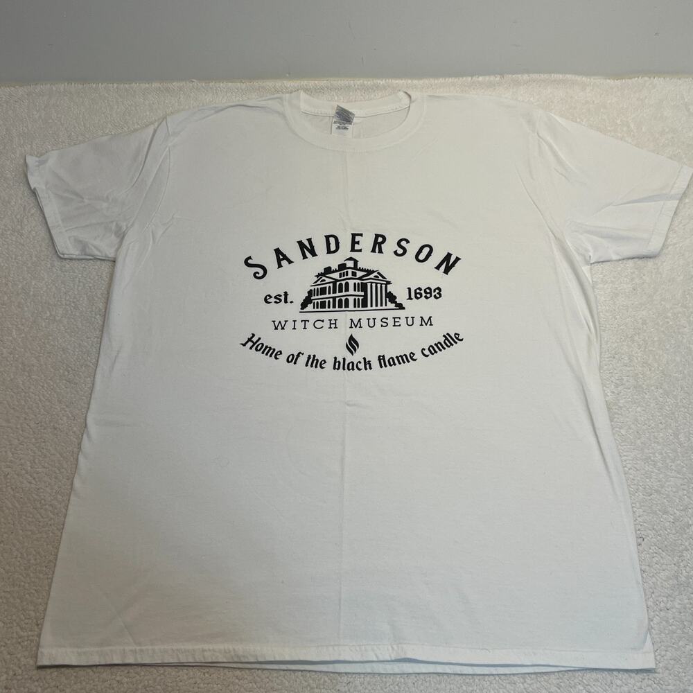 Gildan Men T-Shirt Sanderson Witch Museum Black Flame Candle White, Sz XL